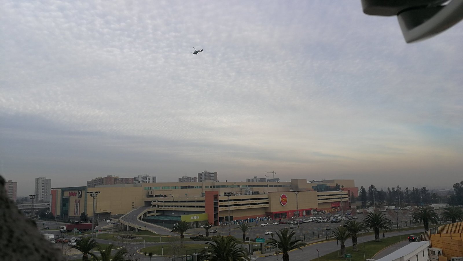 Millonario robo a camión de valores en el mall Florida Center