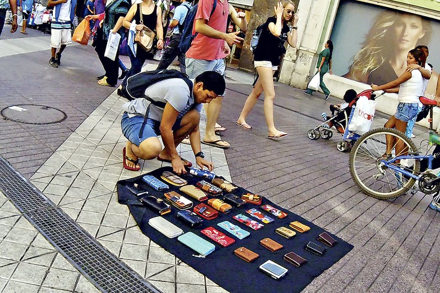 Informalidad laboral sube a 30,4% y evita alza mayor en desempleo de octubre-diciembre