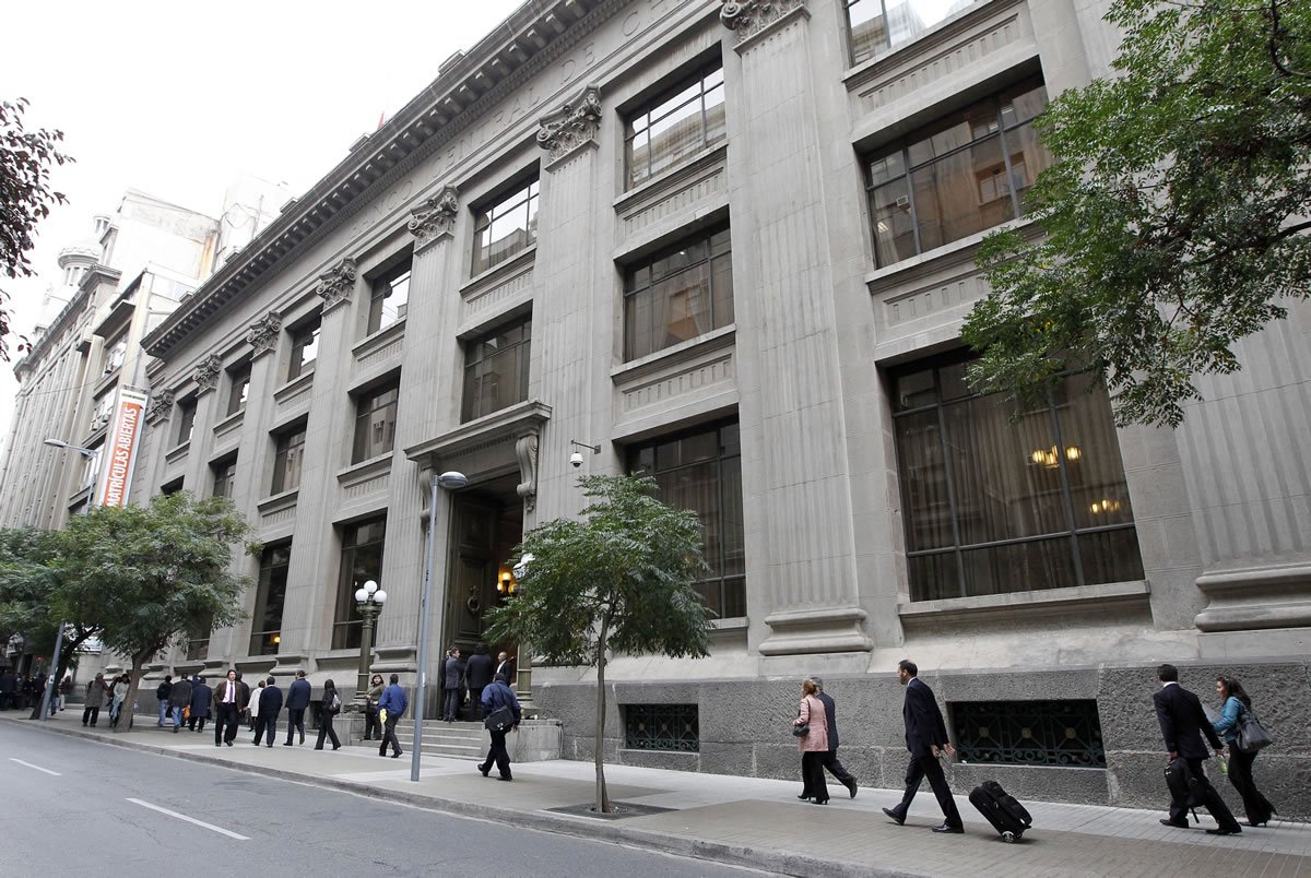 Banco Central reduce tasa de interés a 0,5% y llega al nivel más bajo desde la crisis subprime