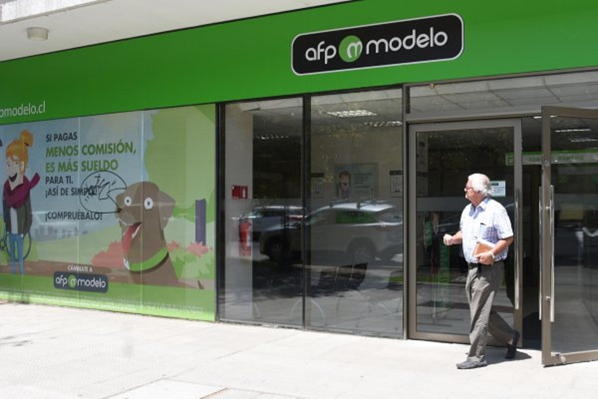 Advierten “irregularidad” y piden investigar a AFP Modelo por retiro del 10%