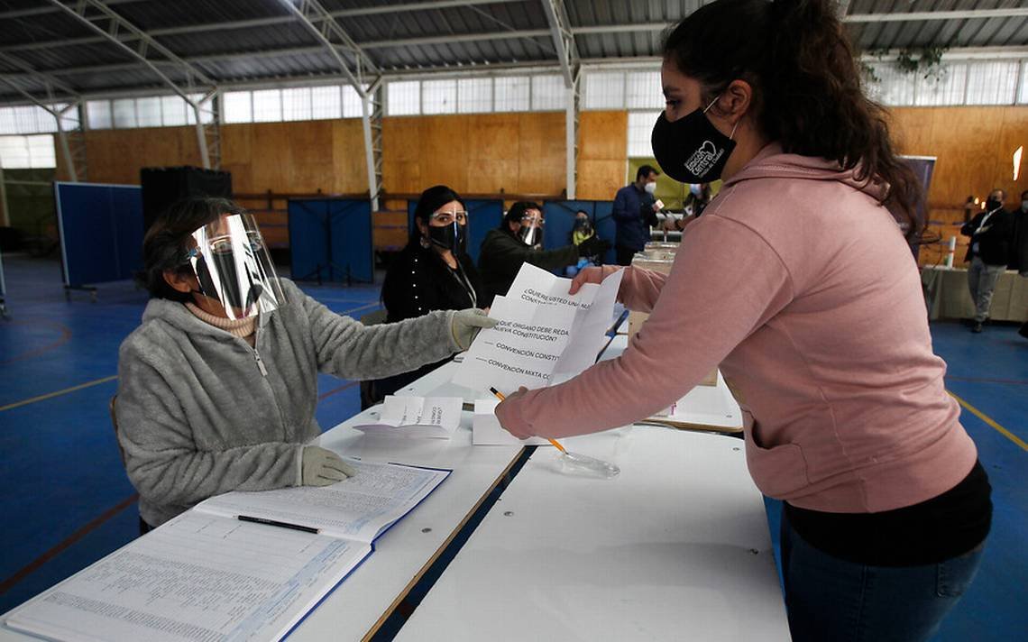 Servel ofrece 15 mil puestos de trabajo para el plebiscito: cómo postular y cuánto paga