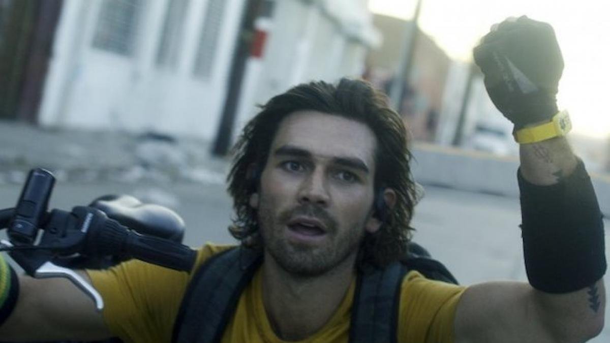 “Songbird”, película que especula un escenario aterrador de pandemia al extremo