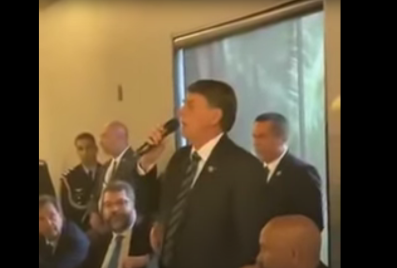 Bolsonaro insulta a la prensa por cuestionamientos de compra