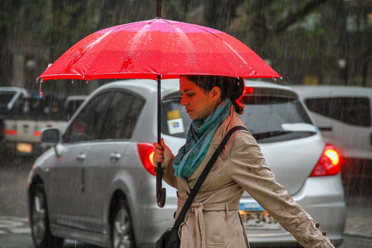 Se viene la lluvia: Se reportan las primeras precipitaciones en Santiago y regiones