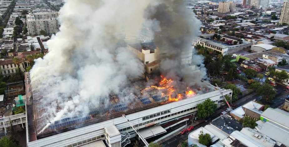 Hospital San Borja no recibirá pacientes durante una semana tras incendio