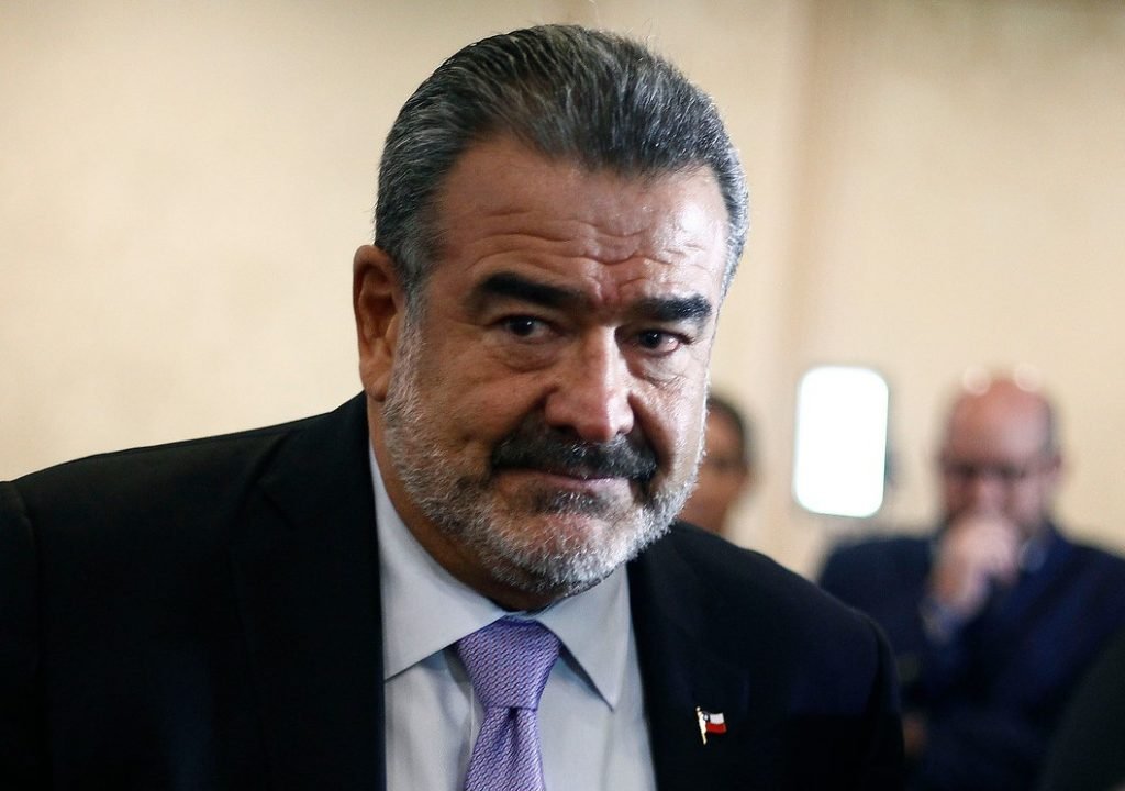 Luksic reconoce propiedad de empresa acusada de extraer agua ilegalmente