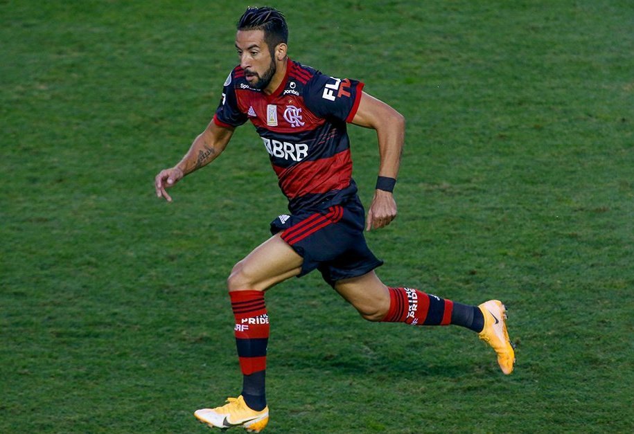 Mauricio Isla se corona campeón del Brasileirao con el Flamengo