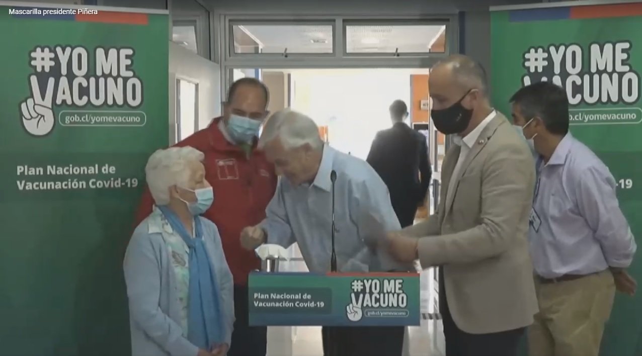 Nueva denuncia contra Piñera por quitarse mascarilla al lado de adulta mayor