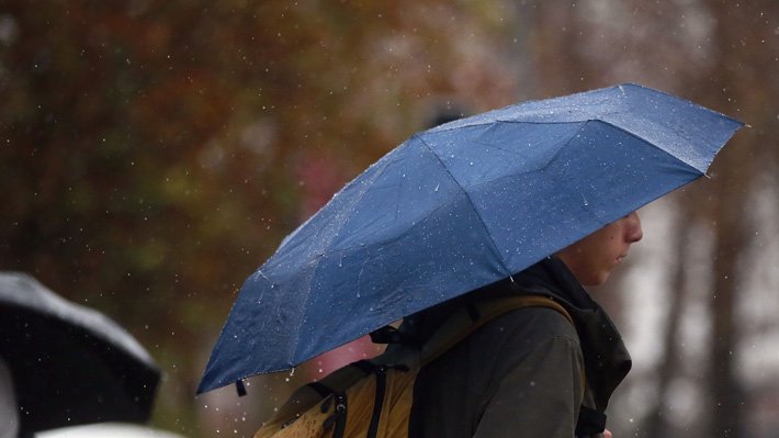 Anuncian precipitaciones leves para mañana miércoles en la Región Metropolitana
