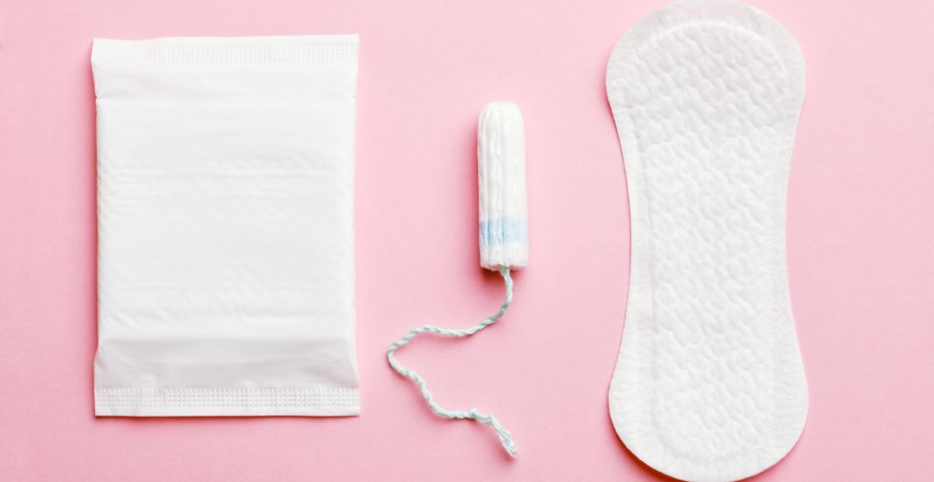 Las Condes instalará dispensadores menstruales en colegios