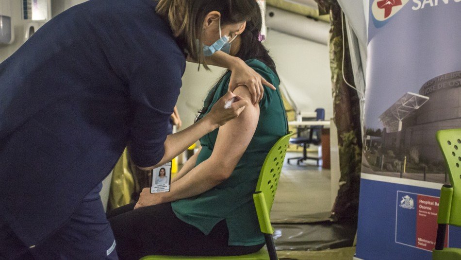 OMS analiza este martes seguridad de vacuna AstraZeneca