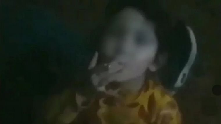 Argentina: Arrestan a madre que obligó a fumar a su hija de 2 años