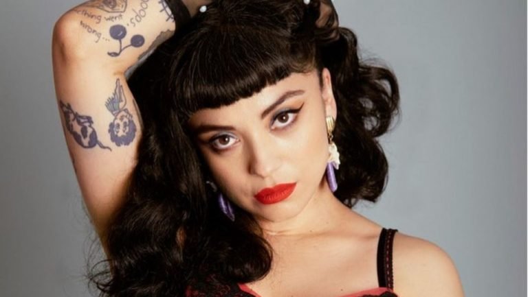 Mon Laferte y otras chilenas rupturistas tendrán ediciones de “Cuentos de buenas noches para niñas rebeldes”