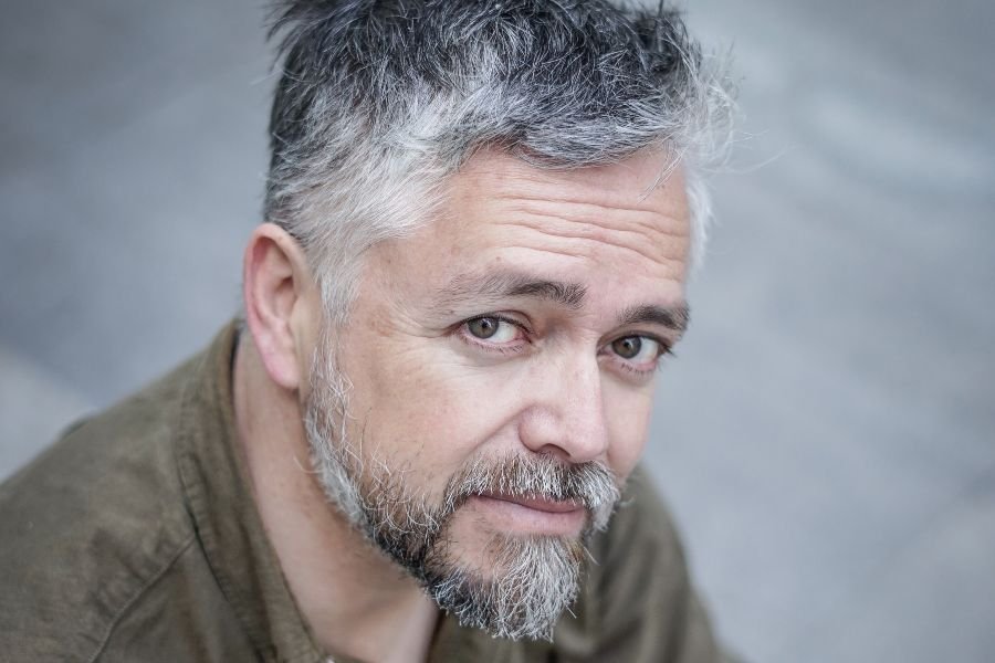 Jorge Baradit recordará sus polémicos tuits en “La Divina Comida”