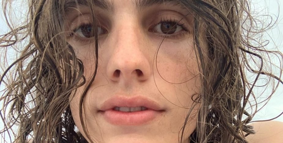 Lux Pascal luce en sesión de fotos y su hermano Pedro le manda amor