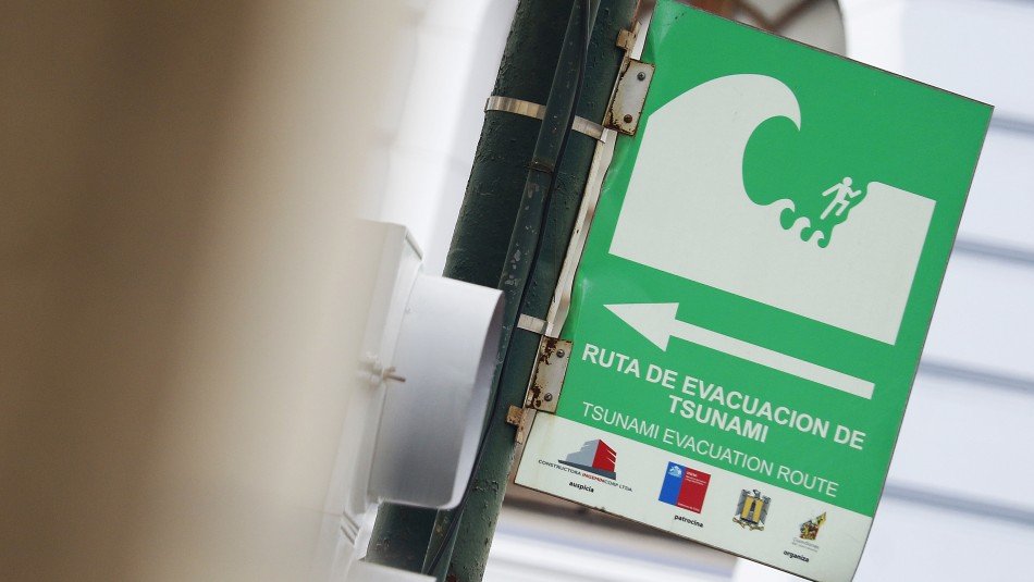 Onemi decreta alerta de tsunami para las zonas costeras del país