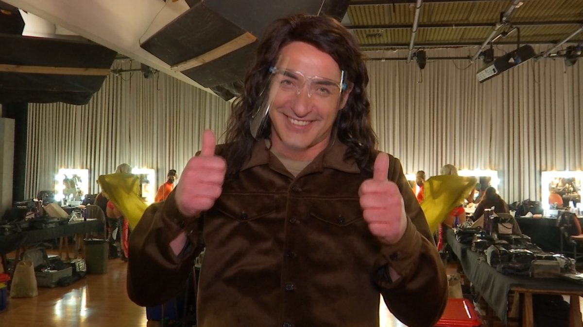 osé Luis Repenning caracterizado como Eddie Veder