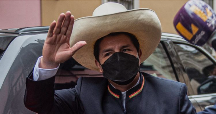 Pedro Castillo asume como presidente de Perú