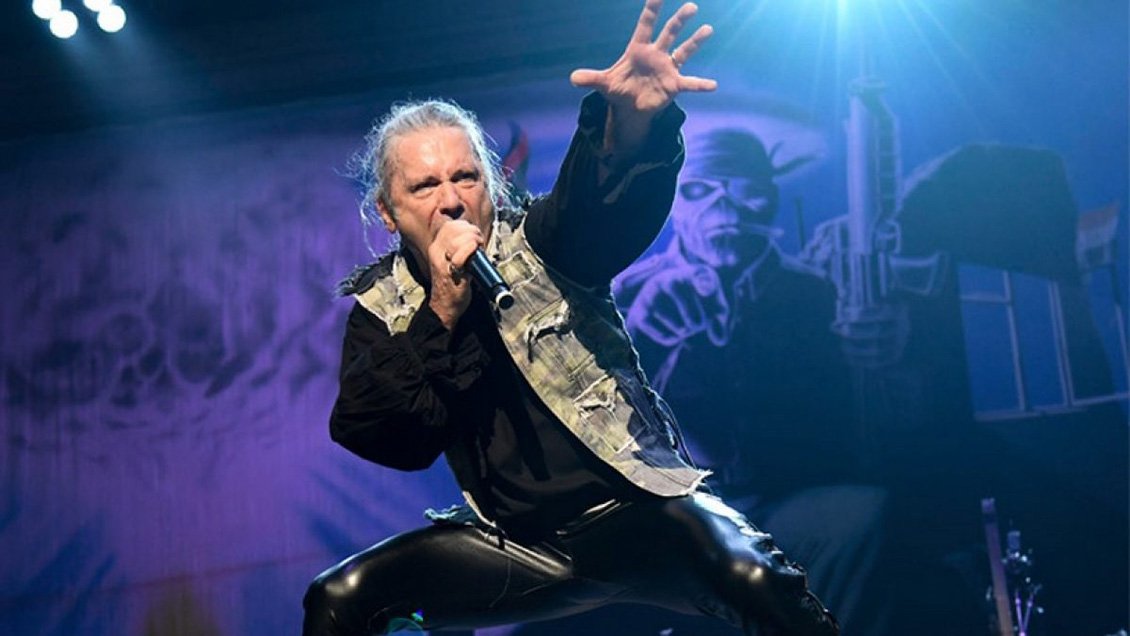 Bruce Dickinson llamó a las personas a vacunarse contra el Covid