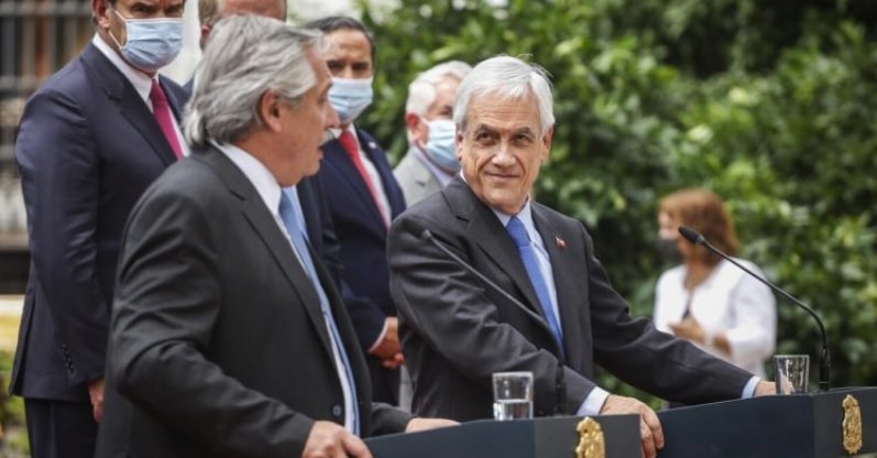Piñera y Fernández se enfrentan por los límites fronterizos entre Chile y Argentina