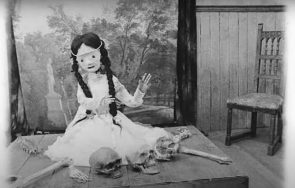 Imagen del cortometraje animado chileno "Los Huesos", premiado en el Festival de Venecia.