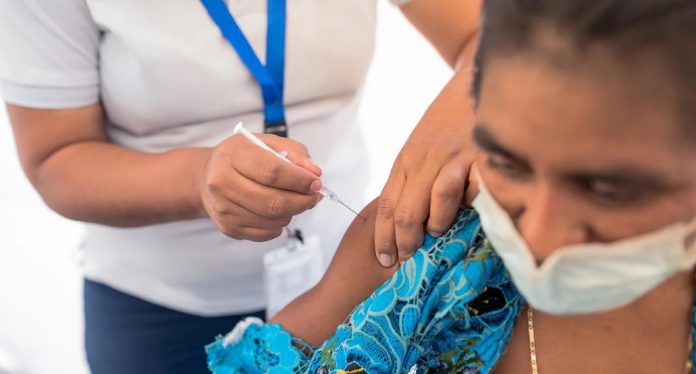 Ministerio de Salud adviritó que un millón trescientos mil convocados no han asistido a vacunarse con la tercera dosis