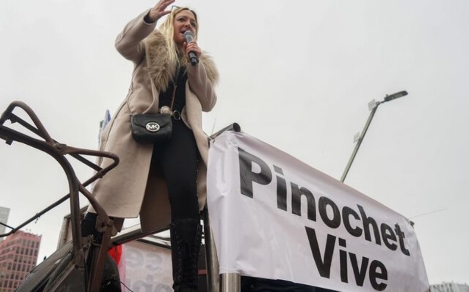“Pinochet vive”: Partidarios de la dictadura se reunieron en Escuela Militar