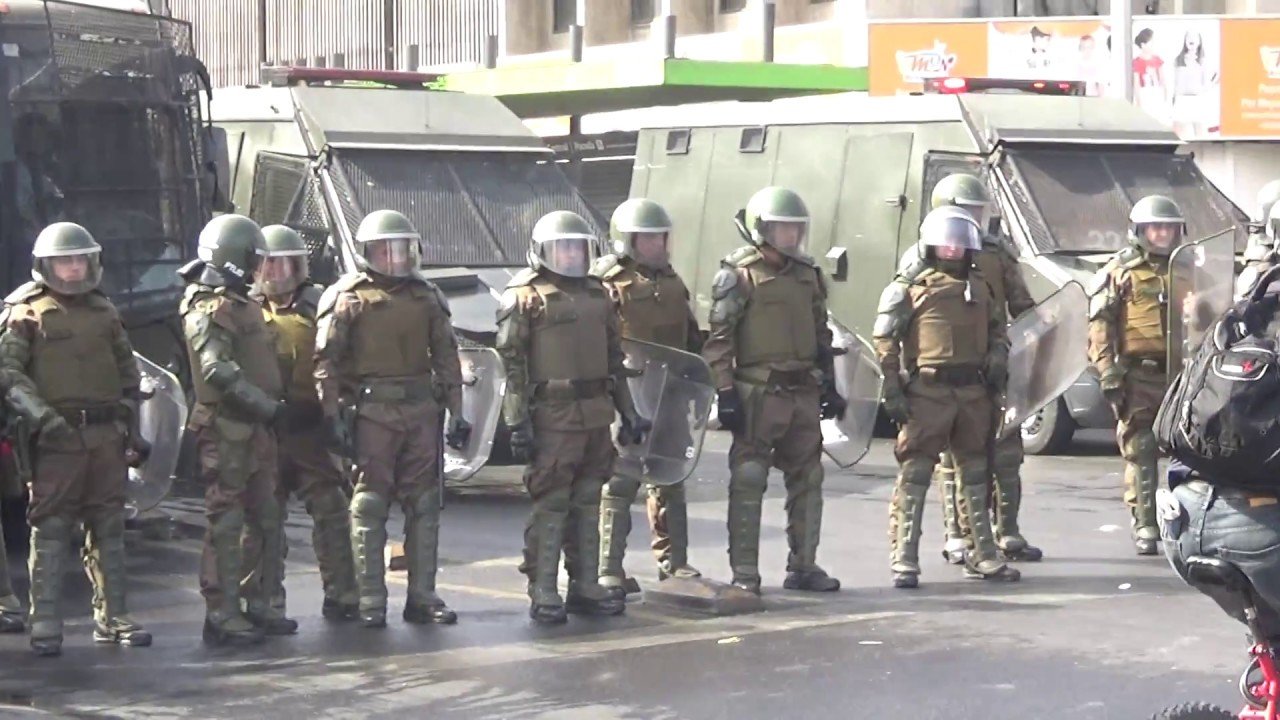 Dos carabineros condenados por torturar a adolescente en el Estallido Social