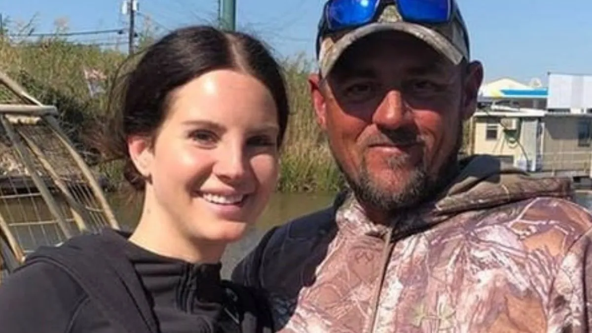 Lana del Rey se casó en un lugar inesperado con alguien que conoció en un tour