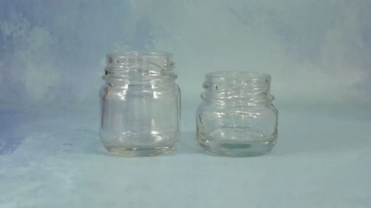 Transforma frascos de vidrio en velas decorativas y únicas para tu hogar.