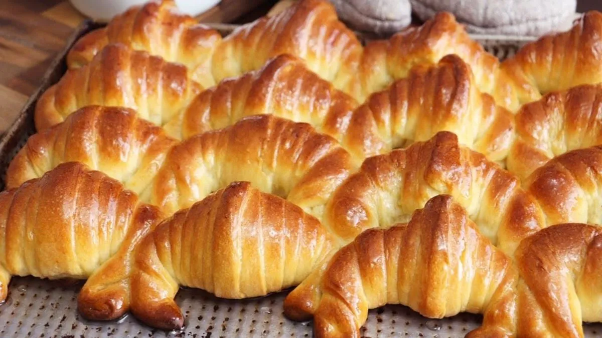 Deliciosas medialunas de manteca: perfectas para acompañar tus mates. ¡A disfrutar!