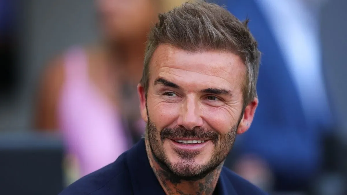 Descubre la sorprendente rutina de entrenamiento de David Beckham a sus 49 años.