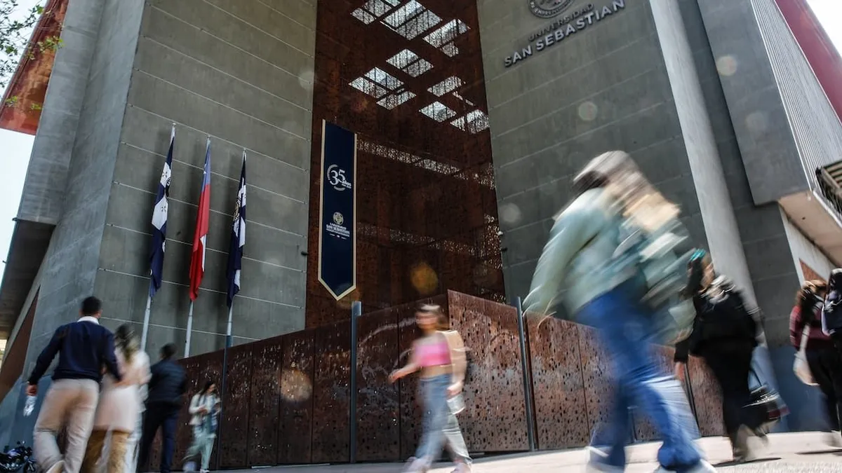 Estudiantes de la USS indignados por el sueldo de Cubillos y condiciones de la universidad