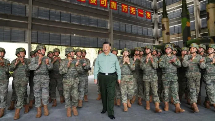 Xi Jinping insta al Ejército chino a fortalecer sus capacidades de combate.