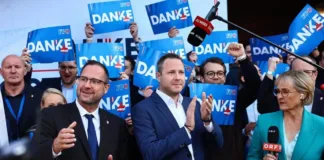 La extrema derecha celebra su victoria histórica en las elecciones parlamentarias de Austria.