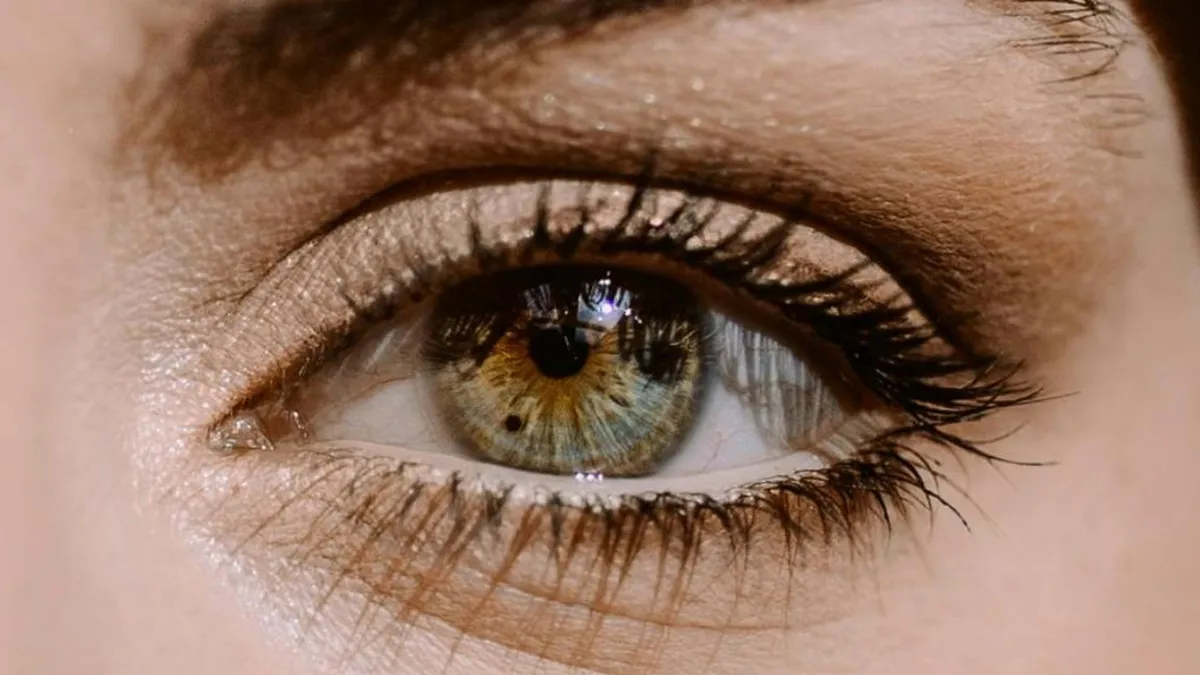 Pecas en los ojos: ¿cuándo pueden convertirse en melanoma ocular y qué síntomas vigilar?