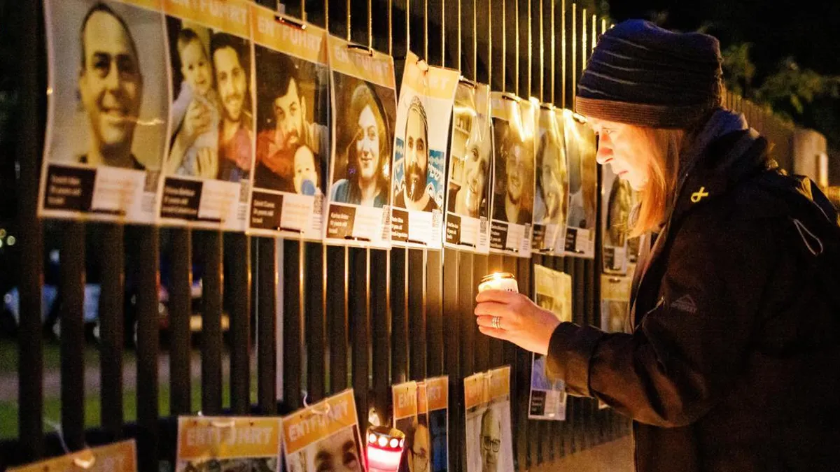 Familiares de rehenes piden a Netanyahu un acuerdo tras un año del ataque de Hamás.