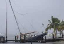 Una chilena comparte su angustiante experiencia evacuando Tampa por el huracán Milton.