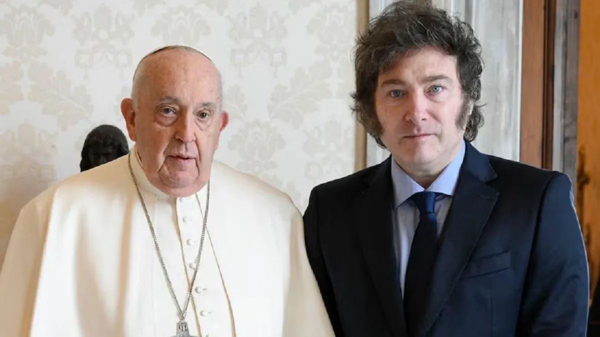 Milei y Francisco: un perdón inesperado tras años de tensiones y críticas mutuas