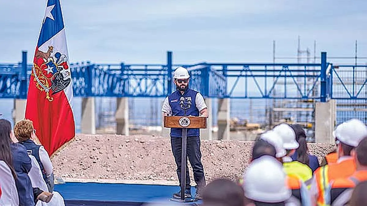 Boric llama a empresarios a colaborar por un Chile más sustentable y advierte sobre el pasado