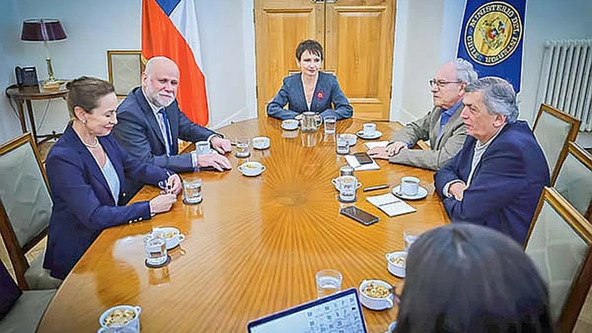 Crisis en La Moneda: Boric y su gabinete enfrentan el escándalo Monsalve y sus repercusiones