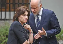 Elizalde se entera del caso Monsalve por la prensa; renuncia Ana Lya Uriarte.