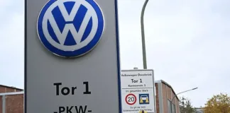 Volkswagen anuncia cierre de plantas en Alemania y miles de despidos inminentes.