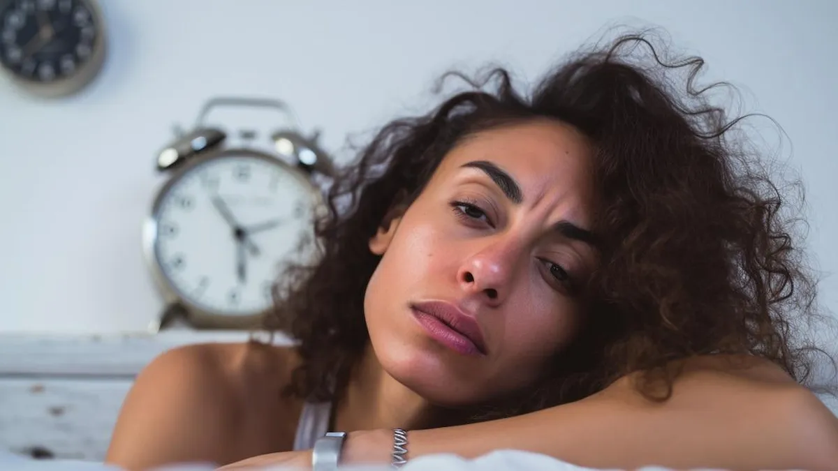 ¿Por qué despiertas cansado después de dormir ocho horas? Descubre las causas del sueño no reparador