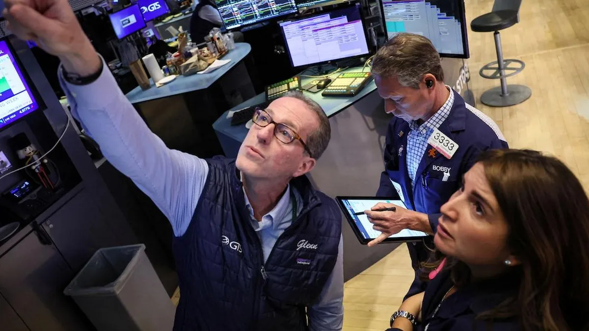 Riesgo país de Argentina alcanza mínimo en cuatro años mientras el mercado se estabiliza