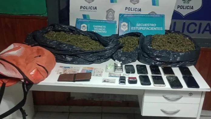 Detenido por robar a un jubilado en Berisso; tenía antecedentes y droga en su poder.