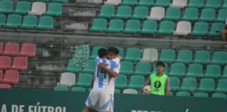 La Sub 15 de Argentina triunfa 2-1 ante Uruguay y se acerca a las semifinales.