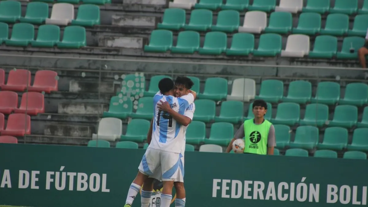 La Sub 15 de Argentina triunfa 2-1 ante Uruguay y se acerca a las semifinales.