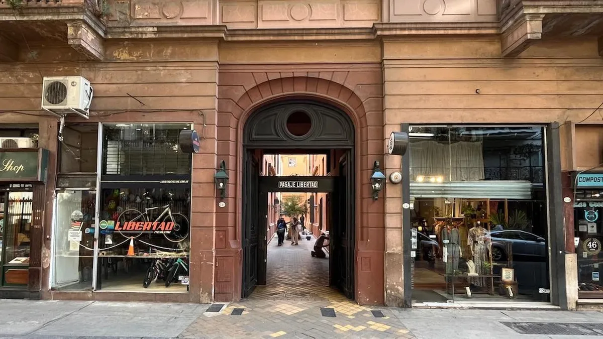 Descubre los secretos y precios de los exclusivos pasajes de Recoleta que evocan a Europa