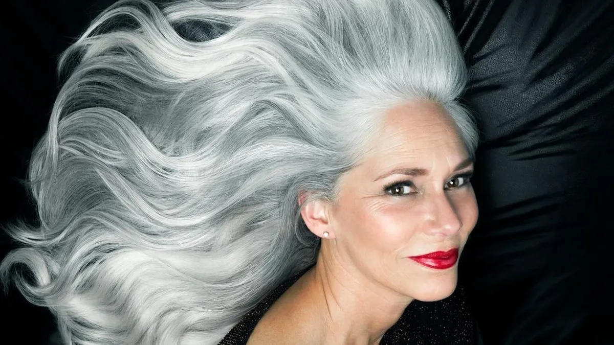 El renacer de las canas: descubre cómo lucir un estilo juvenil y natural